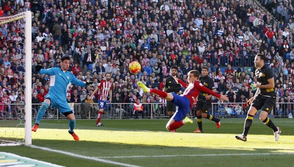 Remate de Griezmann que salió cerca de la escuadra Remate de Griezmann que salió cerca de la escuadra